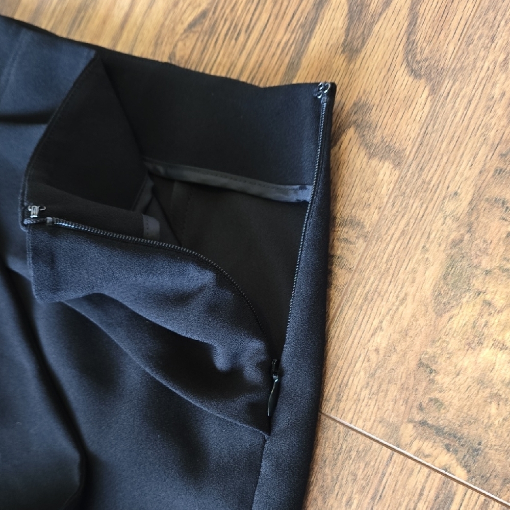 Express Black Cropped Culottes  - Women's Size 6 - Picture 5 of 10
